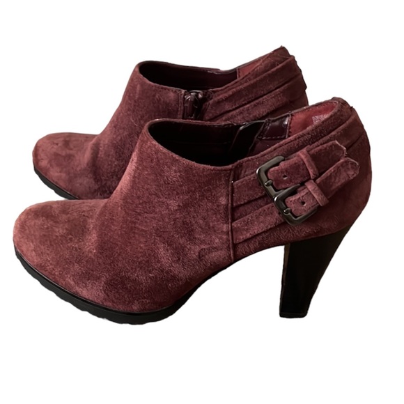 White Mountain Suede Bordeaux Ankle Booties. #8. - Picture 11 of 12